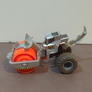 Monster Jam Dirt Squad Rolland Silver Steamroller 1/64 Scale BKT